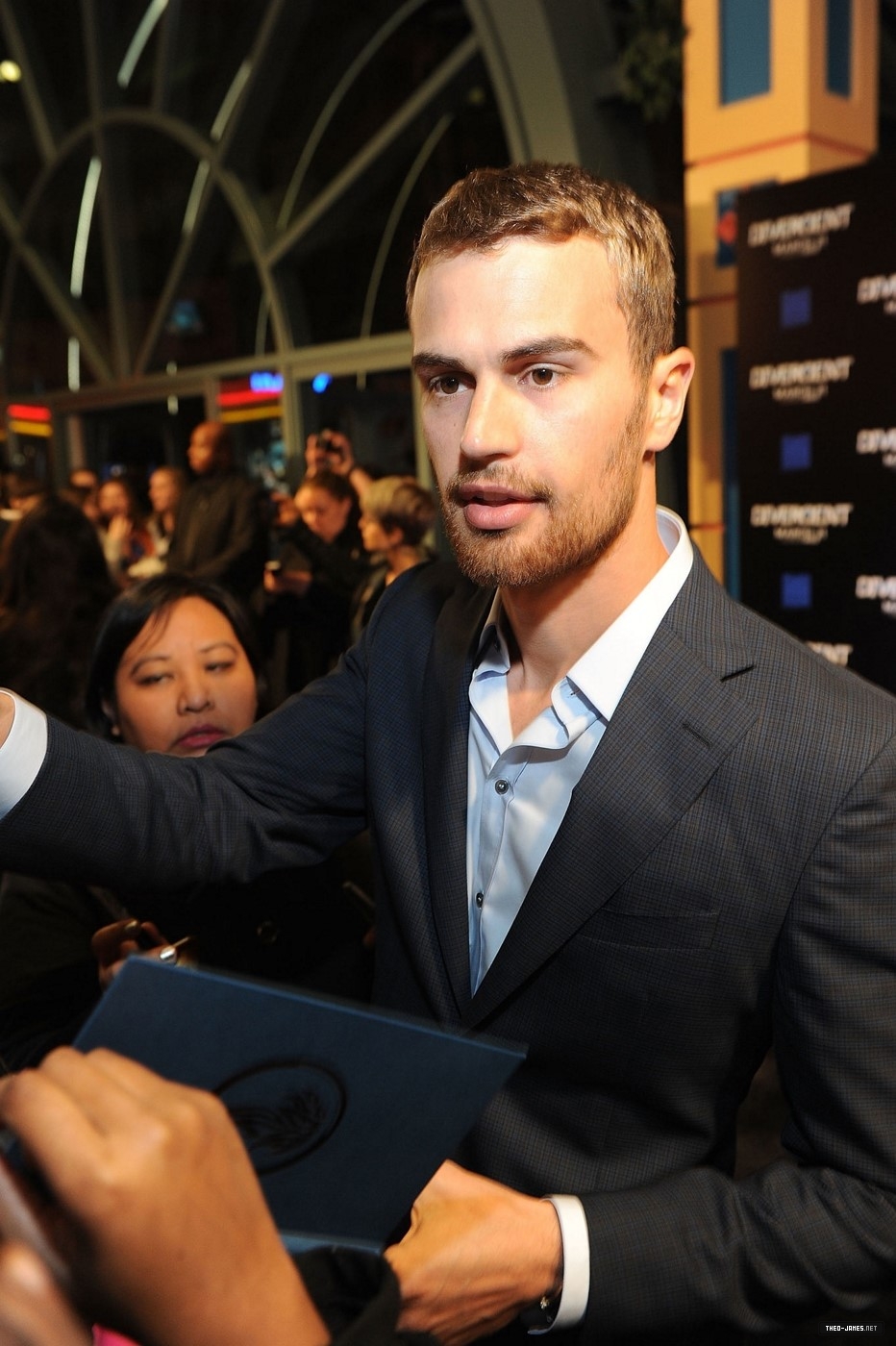 theojamesweb0483.jpg