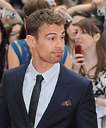 theojamesweb0946.jpg