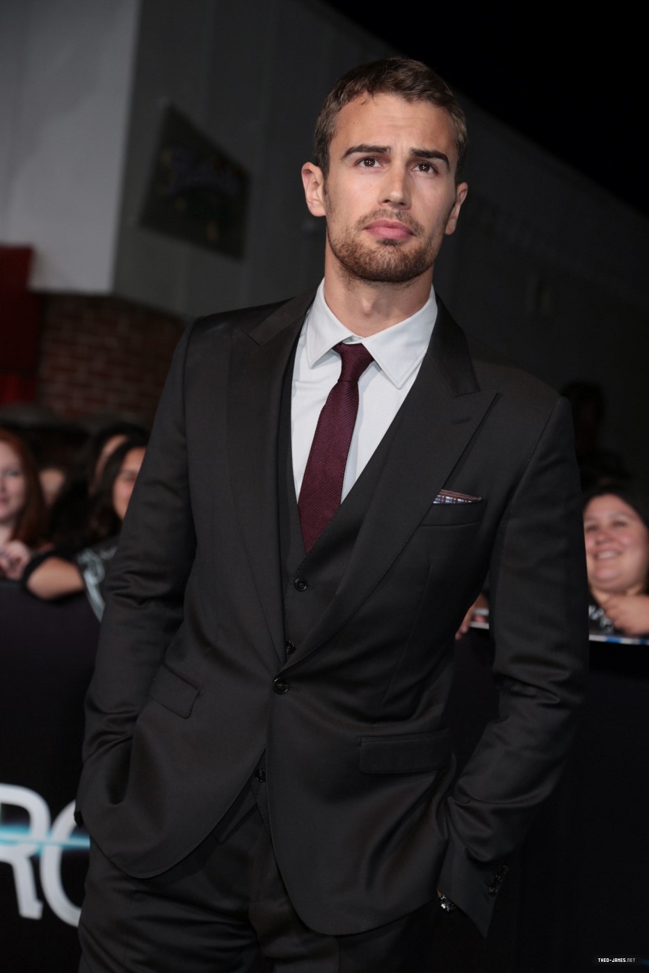 Divergent Los Angeles Premiere - theojamesweb2156 - Theo James Photo ...